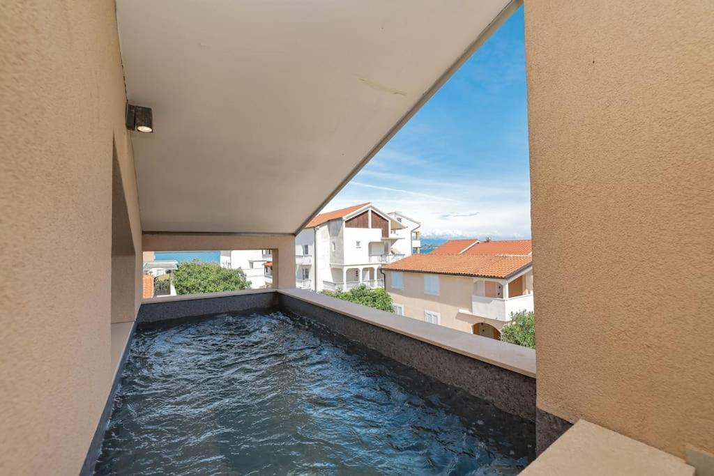 Villa Nika Nin Bilik gambar