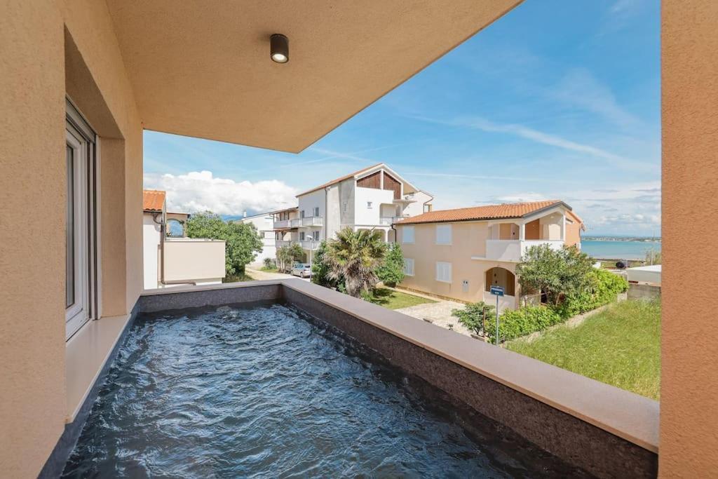 Villa Nika Nin Bilik gambar